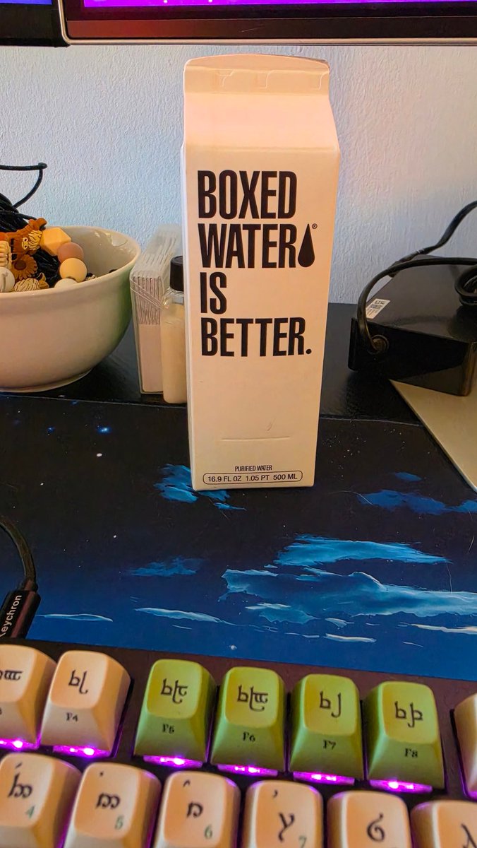 DelphTamrinath's tweet photo. Have to stay hydrated. @boxedwater

#BetterPlanet https://t.co/ueUNaV8pJR