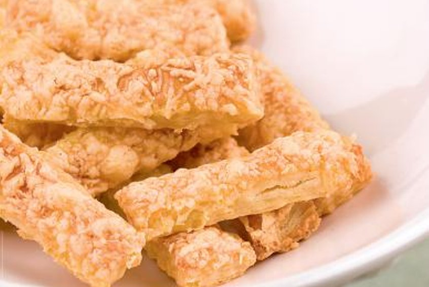 Rediouns's tweet photo. These things manage to taste so bland yet also good at the same time. https://t.co/8bQPT7Ywue