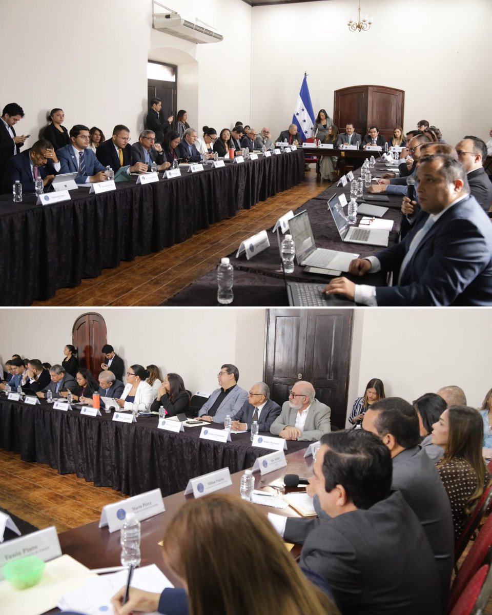 hn_congreso's tweet photo. Socialización ⚡🏛️ | La Comisión de Energía del Congreso Nacional, presidida por el diputado Milton Puerto, sostuvo una reunión de trabajo con representantes del Consejo Hondureño de la Empresa Privada (COHEP), la Empresa Nacional de Energía Eléctrica (ENEE) y la Comisión Reguladora de Energía Eléctrica (CREE), como parte del proceso de socialización de reformas al sector eléctrico.

En el encuentro, los delegados del sector empresarial entregaron un informe con propuestas y observaciones orientadas a fortalecer el documento de reformas al sector.