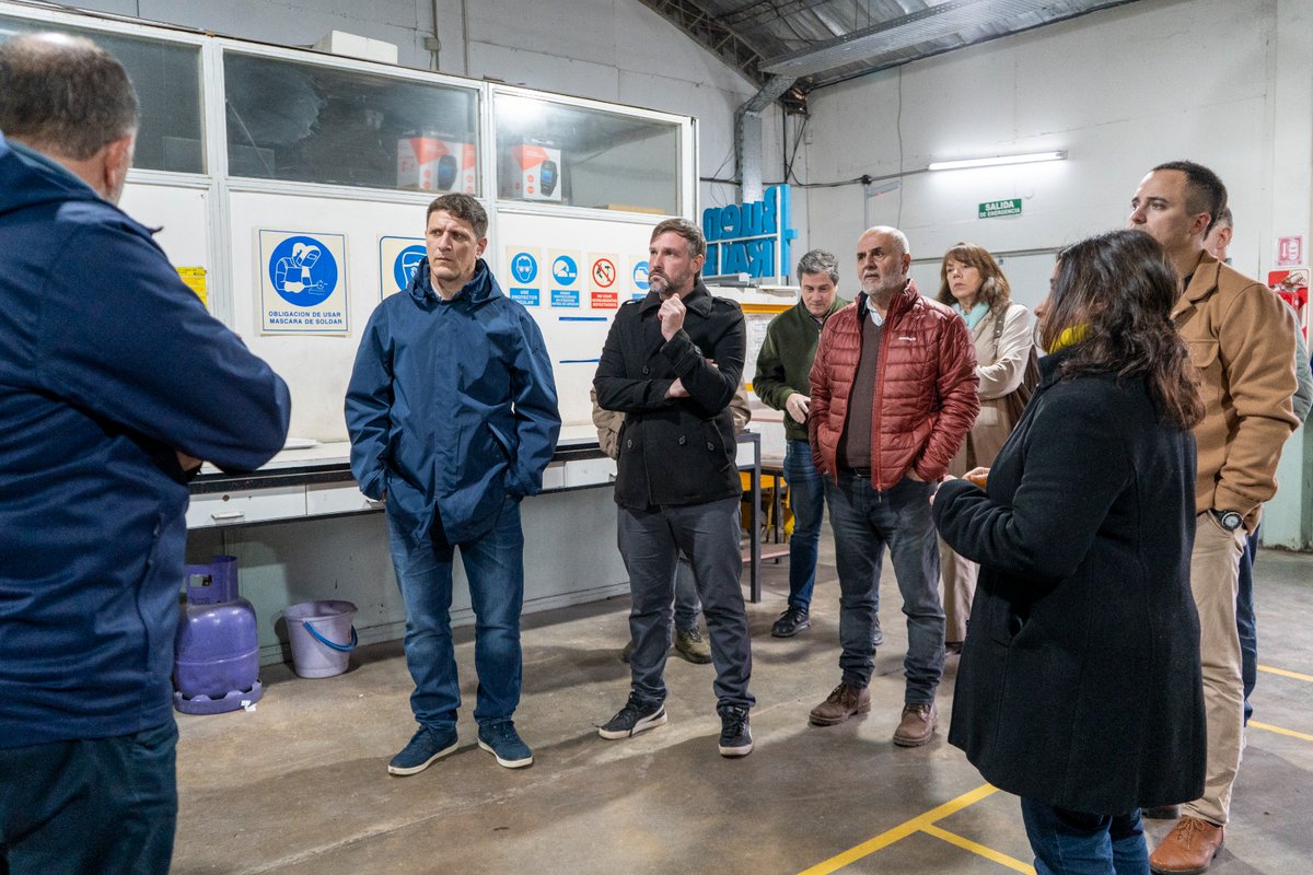 pablogarate's tweet photo. Recorrimos el Parque Industrial de #BahíaBlanca junto a su equipo de trabajo. Intercambiamos experiencias, conocimos proyectos y analizamos herramientas que pueden ayudar a seguir fortaleciendo nuestro Parque Industrial. 

Creemos en el trabajo conjunto, en el desarrollo productivo y en una región que crezca a partir de la producción, la industria y la generación de empleo.