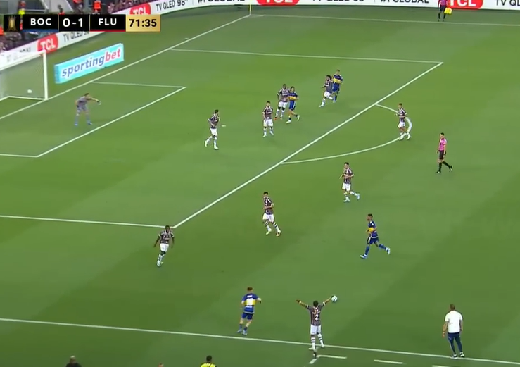 Garcia_Itaipu's tweet photo. Uma das novas regras do futebol é que o jogador que receber atendimento só pode voltar pro jogo depois de um minuto. 

O Roldán meteu essa três anos antes. https://t.co/iXnOPubqV1