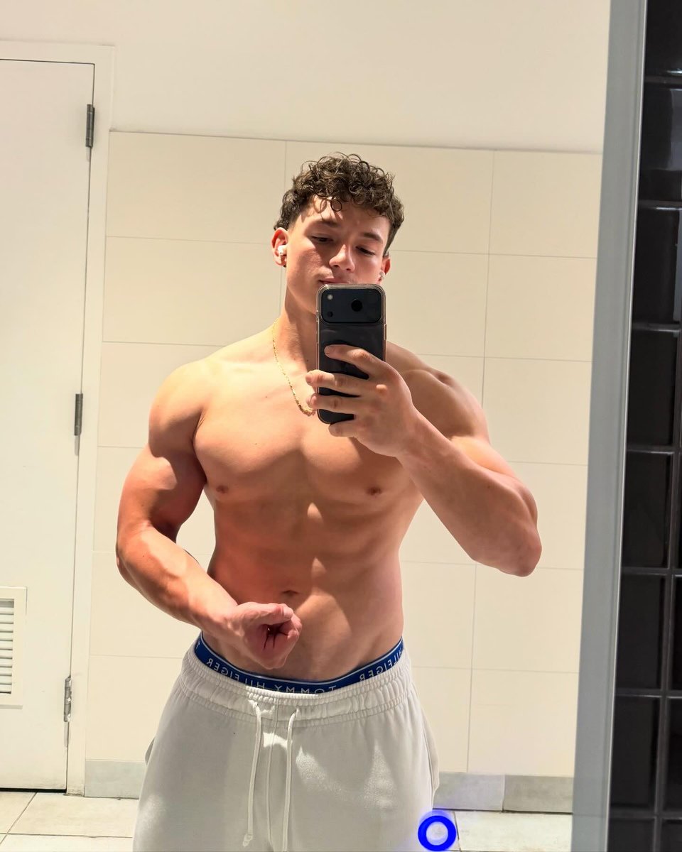 m3nlover's tweet photo. #tomasruizv_ #muscular #hunk #twunk https://t.co/VdlQFgYccS