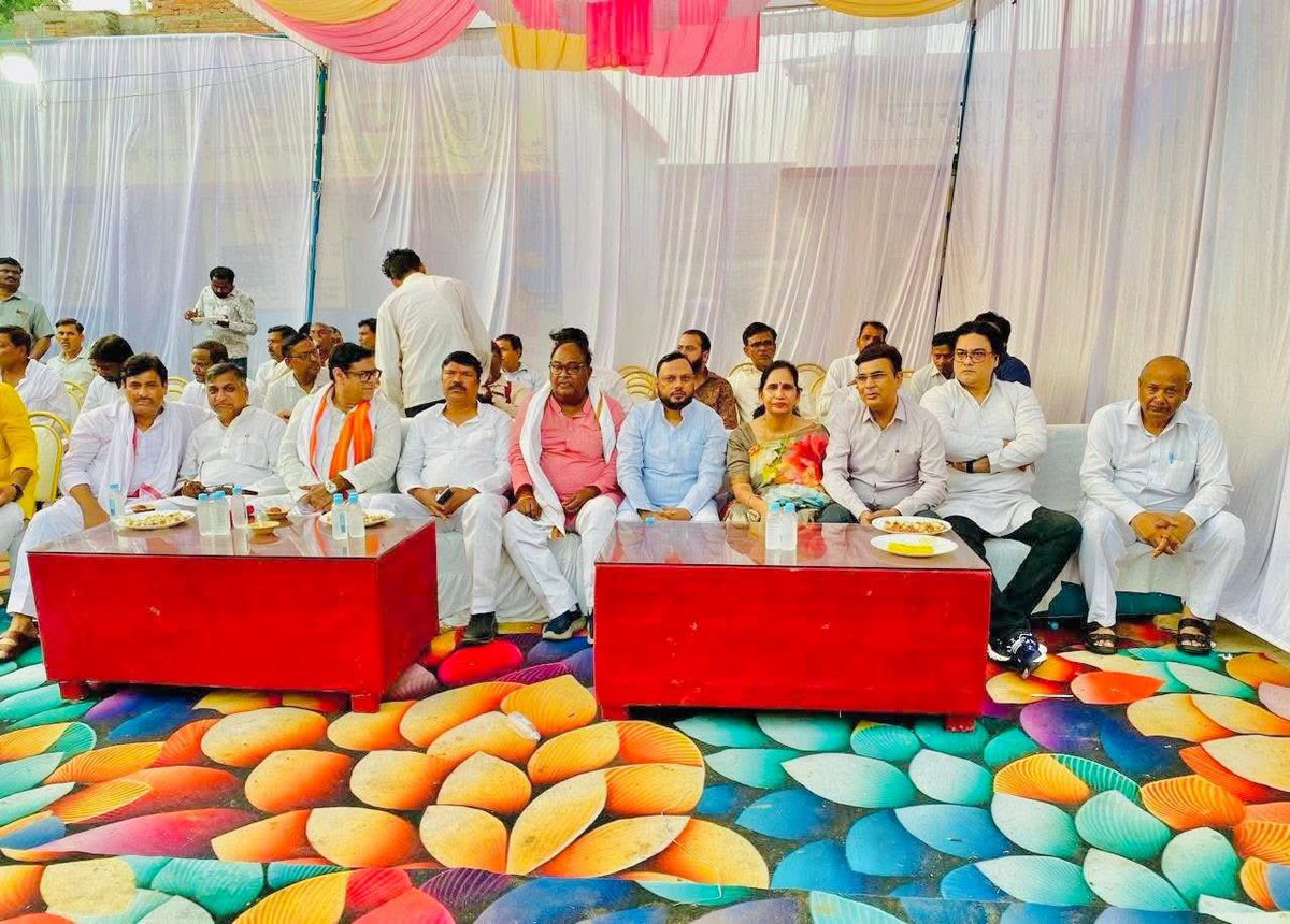 RakeshVermaSP's tweet photo. विधानसभा #जैदपुर #बाराबंकी के ब्लॉक हरख में पार्टी के जिला कोषाध्यक्ष श्री प्रीतम सिंह वर्मा के बड़े पिता स्व.सरदार सिंह वर्मा की तेरहवीं संस्कार में सम्मिलित होकर श्रद्धांजलि अर्पित किया! https://t.co/S1ztKV7ksP