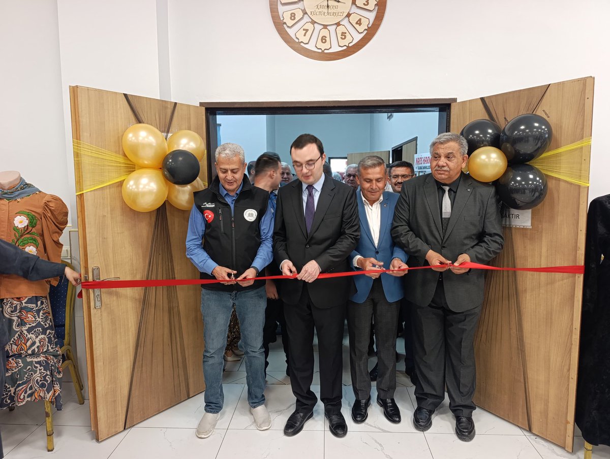 Kadinhanikymk's tweet photo. Hayat Boyu Öğrenme Haftası kapsamında Kadınhanı Halk Eğitimi Merkezi Müdürlüğümüz tarafından düzenlenen yıl sonu sergisi, ilçe protokolü ve vatandaşlarımızın katılımıyla gerçekleştirildi. Kursiyerlerimizin yıl boyunca hazırladığı çalışmalar ziyaretçilerin beğenisine sunuldu. https://t.co/FDh3Dovn8j