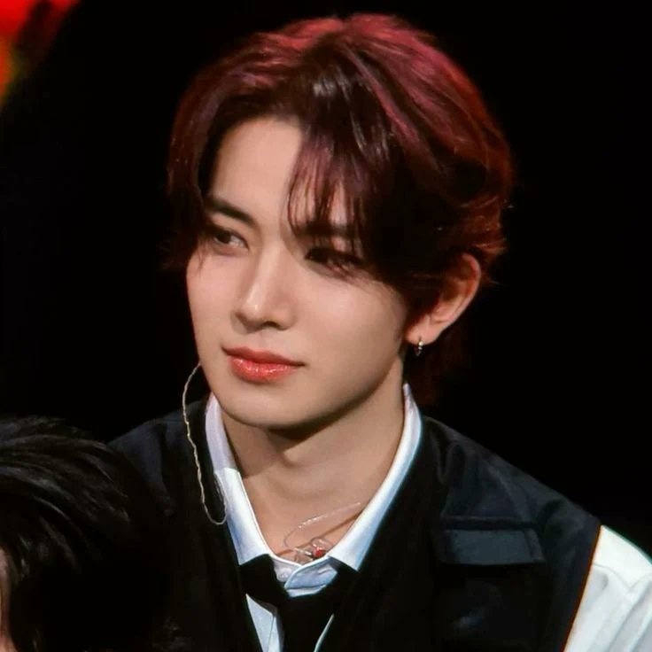 jngwonism_'s tweet photo. — TAG GAME 

Burgundy Heeseung or Red Heeseung 

#Treat_SevEN_With_Respect 
#Boycott_BELIFT https://t.co/N5K17CvjpF