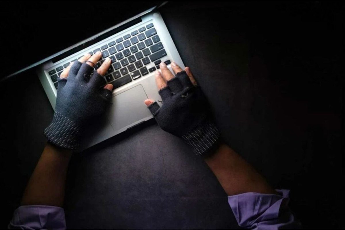 eternos974's tweet photo. Le piratage de Tchap expose 73 000 fonctionnaires et 643 000 messages. 13,51 Go de données compromises, y compris des codes Webex. Une question de sécurité critique. 🔒⚠️ https://t.co/sjmvitLIyW #Cyberattaque #Securite https://t.co/wjDHzj6CoY
