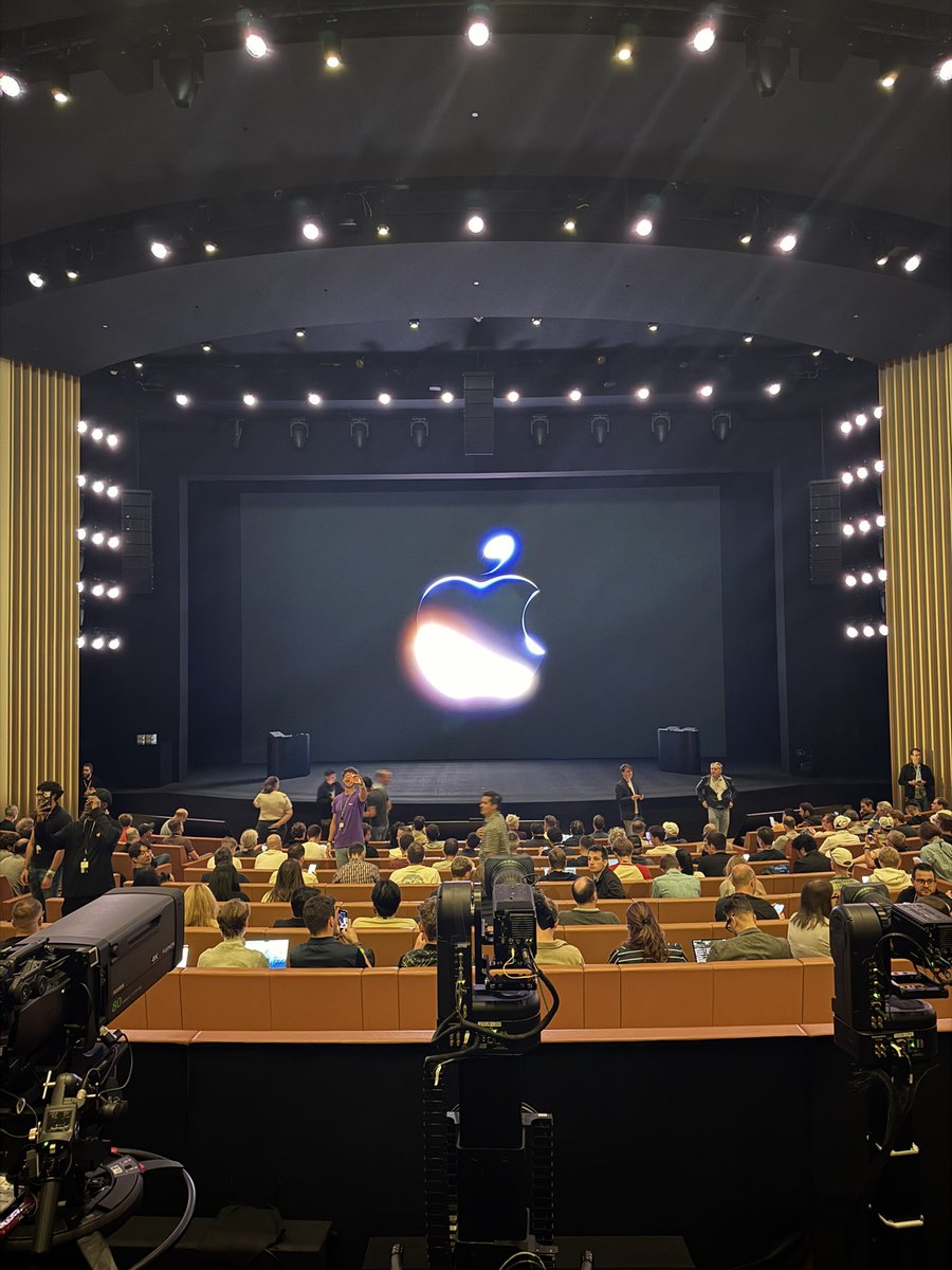 kakedrive's tweet photo. #WWDC Day2
Steve Jobs Theater https://t.co/asND5zNsoI