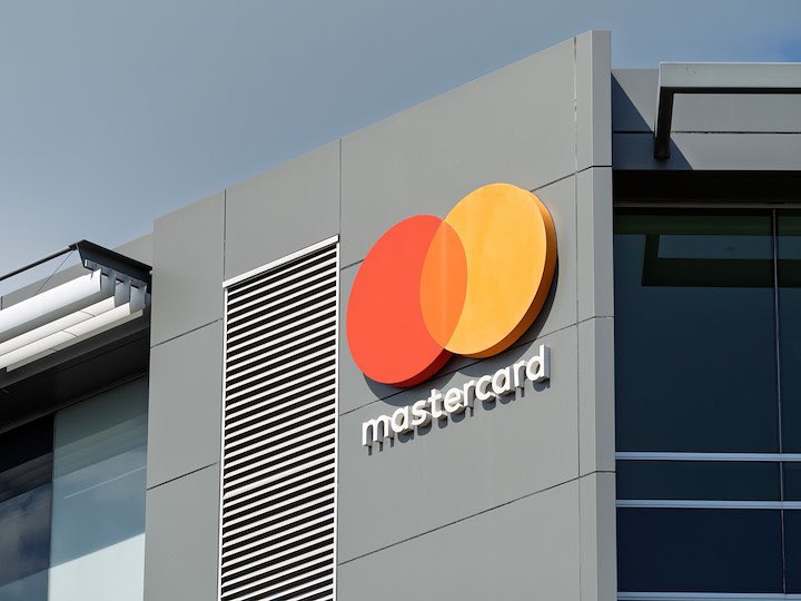 Divs_King's tweet photo. Achat du jour 🛒

+20 actions Mastercard à 492,28 $/unité pour 9 845 $.

Je l’ai déjà dit, mais, à mon sens, Mastercard est sous-évaluée actuellement,

Le marché délaisse totalement ce type de valeur pour se concentrer sur tout ce qui touche de près ou de loin à l’IA et aux semi-conducteurs,

Ça me convient parfaitement et me permet de continuer de constituer ma ligne.

Mastercard détient des fondamentaux tout simplement exceptionnels, sur tous les plans (tout comme Visa) et devrait continuer, sans trop de soucis, à délivrer ses 15-16% de croissance des bénéfices par action dans les prochaines années.

Suite à ce renfort, je détiens à présent 420 titres MA.

Des achats récents de votre côté ? 👀