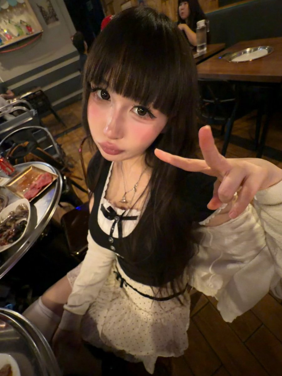 lonelyillgirl's tweet photo. am i gf material :3 ? https://t.co/hJwLWwhpJa