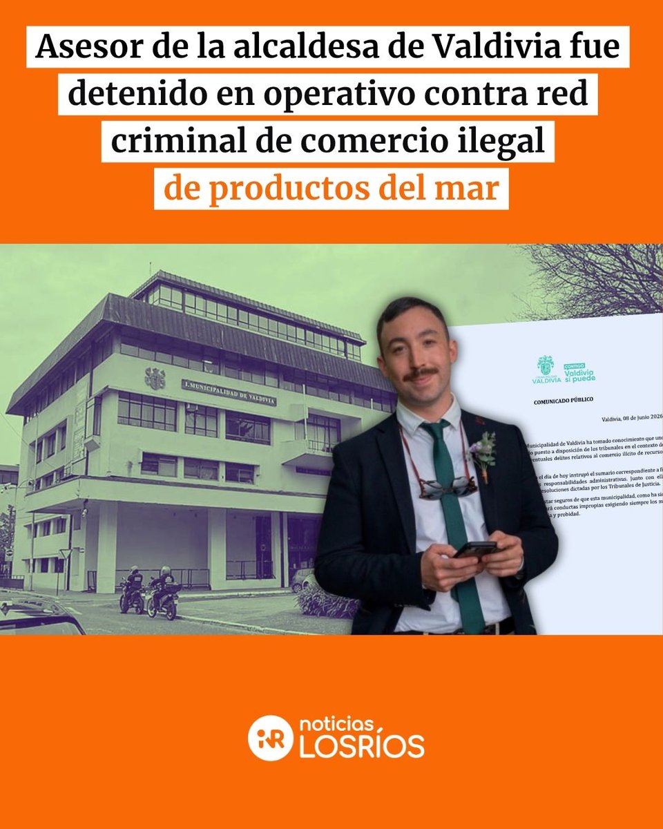 pulsolosrios's tweet photo. #Valdivia Pablo Sánchez, asesor de comunicaciones e integrante del gabinete de la alcaldesa de Valdivia, Carla Amtmann (FA), figura entre las 56 personas detenidas en una investigación que busca desarticular una presunta asociación ilícita vinculada a la compra, venta y transporte de recursos de origen ilegal. Por medio de un comunicado público, la Municipalidad de Valdivia informó la instrucción de un sumario administrativo para esclarecer eventuales responsabilidades funcionarias y reafirmó su compromiso con la transparencia y la probidad.

#LosRíos