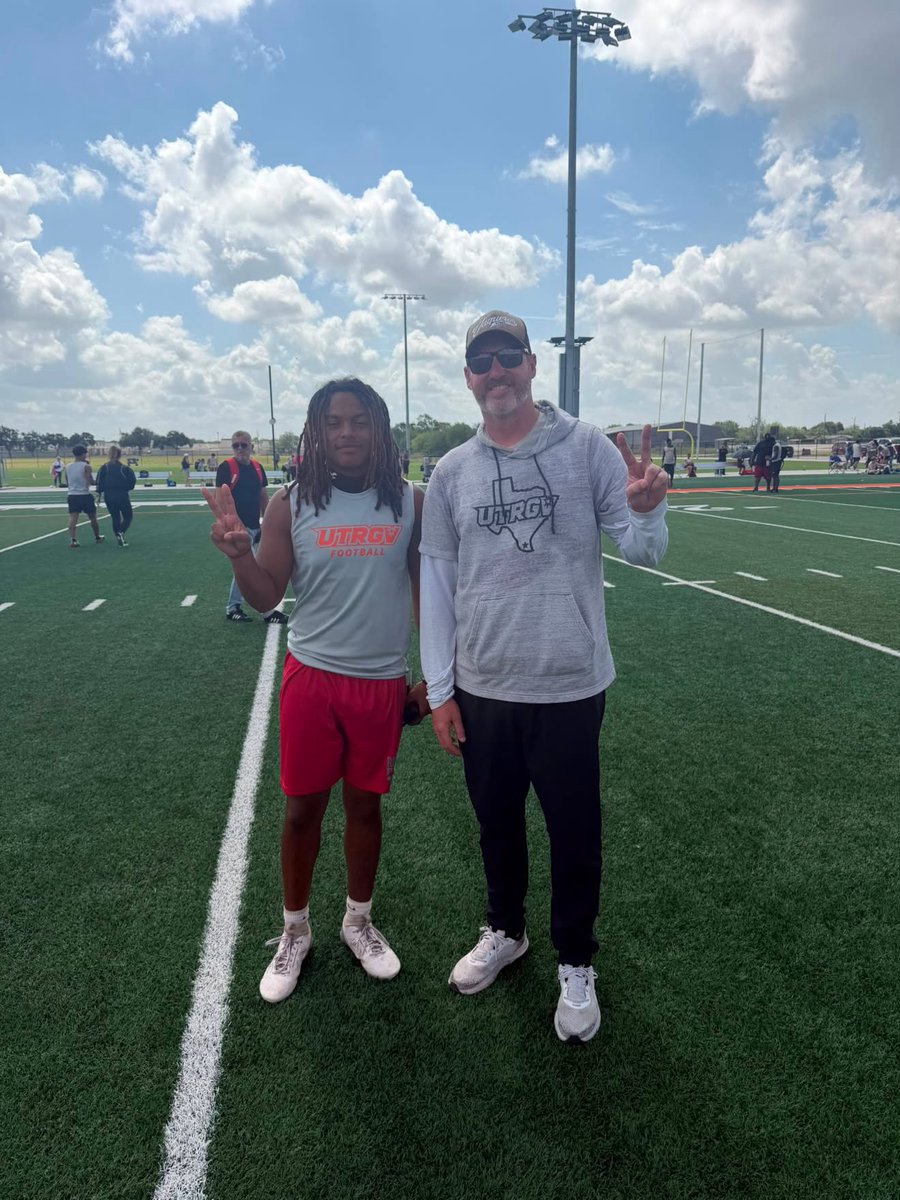 f1nnen16's tweet photo. Had a great camp today at UTRGV thank you @CoachBGamble and @UTRGVFootball for giving me an opportunity to showcase my talents and show out!! #rocketpride @JudsonRocketFB @Coach_Hughes2 @CoachRamos15 @D1Jaiden https://t.co/gL2UeuxvTs