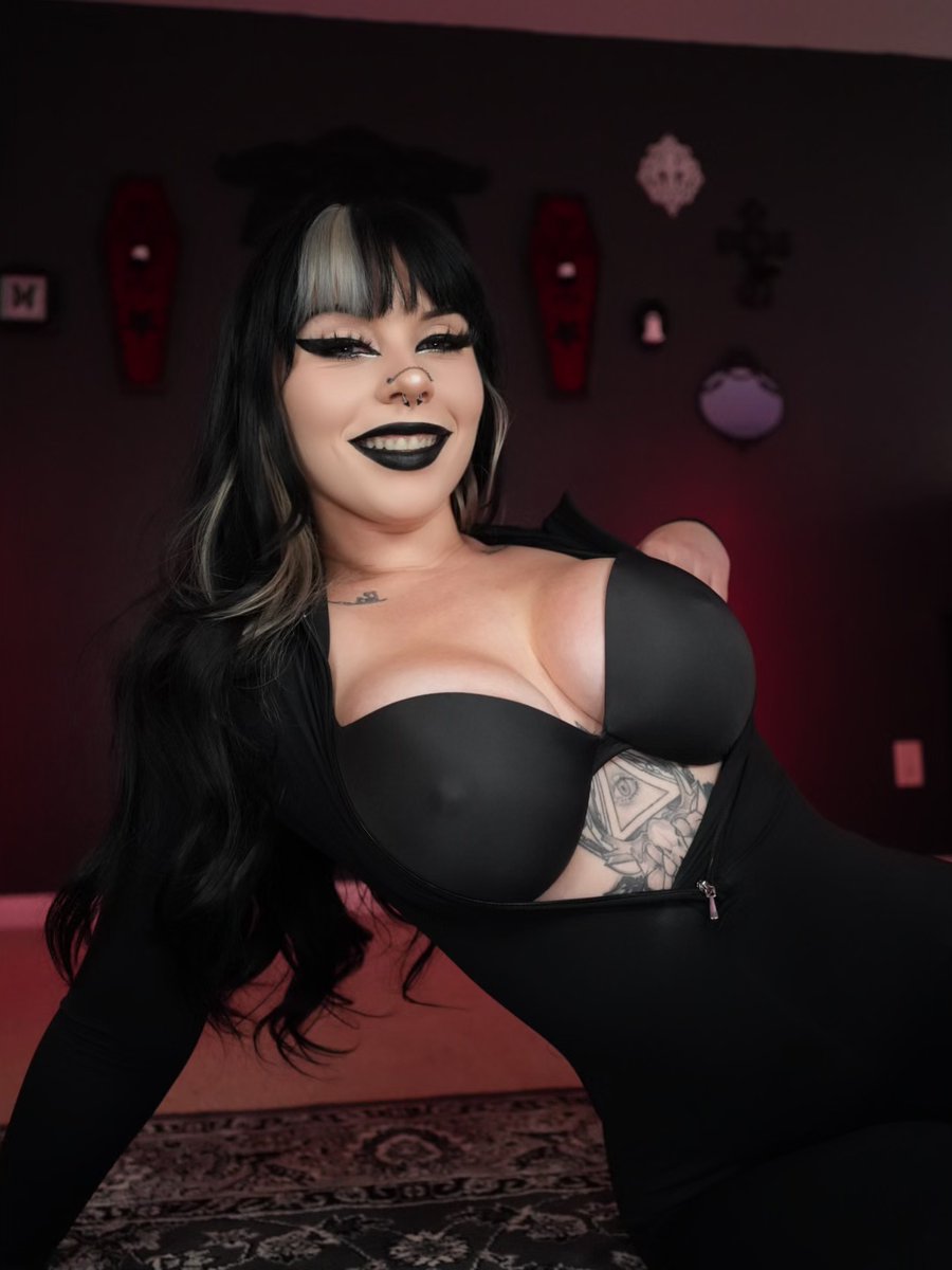 sweetermuffin's tweet photo. 🖤🖤🖤 https://t.co/fvYAlyQGij