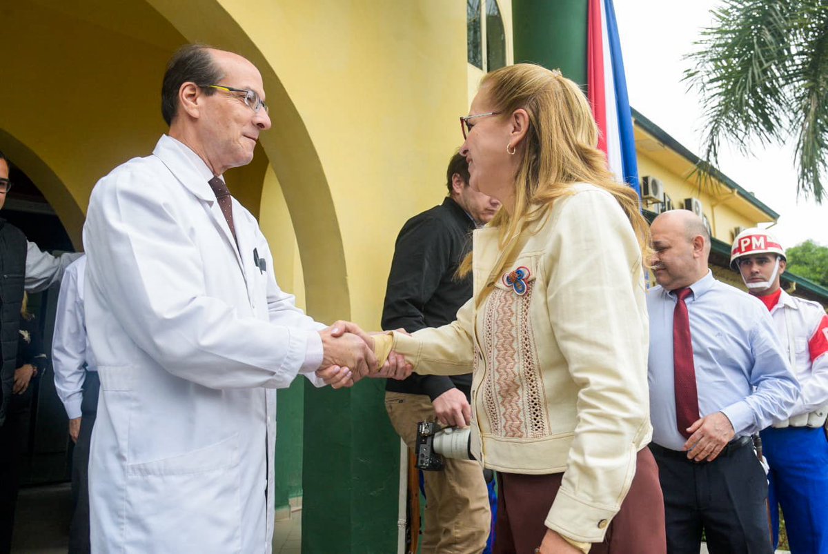 mariatbaran's tweet photo. Con esta inversión del #GobiernoDelParaguay del Presidente @SantiPenap a través de la @itaipuparaguay, nos permitirá ampliar la capacidad de atención, mejorar los diagnósticos y realizar procedimientos cardiovasculares de alta complejidad con mayor precisión y seguridad. https://t.co/M6MdYl85ty