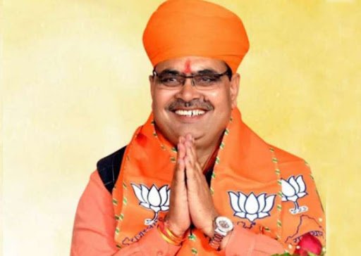 RAMESH_SHARMA48's tweet photo. राजस्थान जैसे रणबांकुरों के प्रदेश में एक ठंडे मुख्यमंत्री को बिठाकर आखिर क्या हासिल होगा
अगले चुनाव में यही होगा जो पहले से होता आया है
अगली बार कांग्रेस
अरे भाजपाइयों अभी भी वक़्त है राजस्थान के सनातनियो को कोई जगाने वाला मुख्यमंत्री बनाओ 
क्योंकि राजस्थान का सनातनी 😷है https://t.co/aw5Vr1FsNZ
