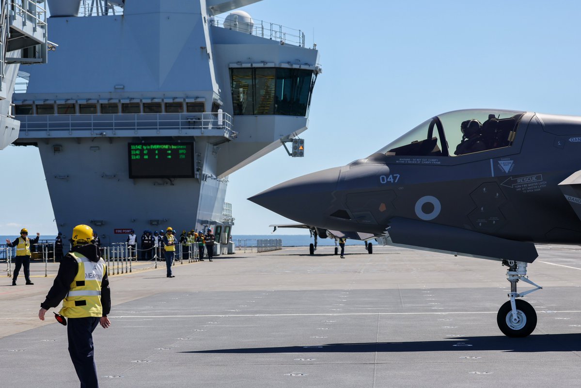 COMUKCSG's tweet photo. Strike from the sea (lightning)

F-35B Lightning jets return to the Carrier Strike Group. We're bringing 5th-gen stealth power to secure NATO's Northern flank. To command the skies and seas.

@RoyalNavy #WeAreNATO #SeaPower https://t.co/ev2gGMr4pX