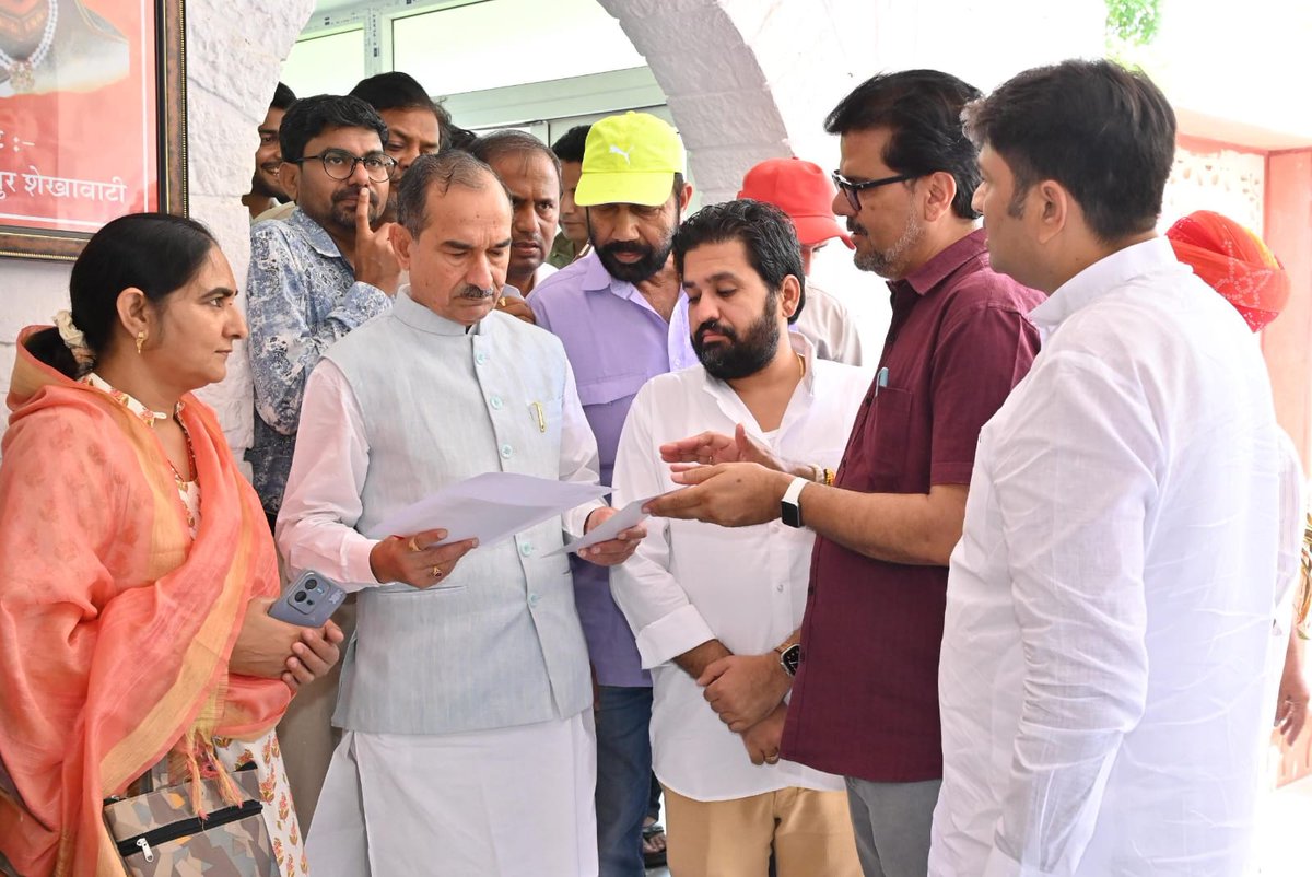 BJP4Rajasthan's tweet photo. भाजपा प्रदेश अध्यक्ष श्री @madanrrathore ने आज जयपुर स्थित भाजपा प्रदेश कार्यालय पर पार्टी पदाधिकारियों एवं कार्यकर्ताओं से आत्मीय मुलाकात कर विभिन्न संगठनात्मक एवं जनहित विषयों पर संवाद किया। https://t.co/WpAj6s4DgR