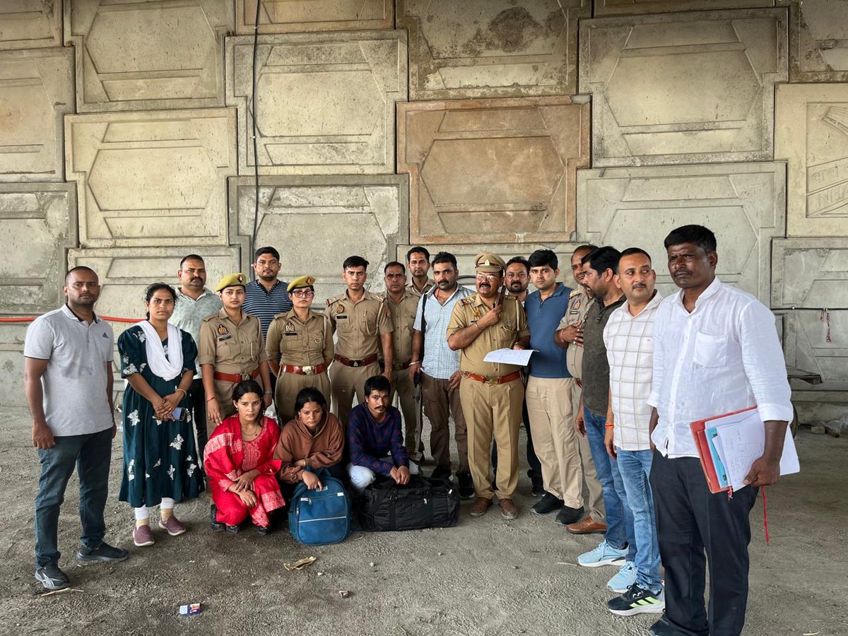 cyberabadpolice's tweet photo. 𝐍𝐄𝐏𝐀𝐋𝐈 𝐆𝐀𝐍𝐆 𝐓𝐇𝐄𝐅𝐓 𝐂𝐀𝐒𝐄 𝐈𝐍 𝐇𝐈𝐋𝐋𝐑𝐈𝐃𝐆𝐄 𝐕𝐈𝐋𝐋𝐀𝐒 𝐂𝐑𝐀𝐂𝐊𝐃𝐎𝐖𝐍 𝐁𝐘 𝐂𝐘𝐁𝐄𝐑𝐀𝐁𝐀𝐃 𝐏𝐎𝐋𝐈𝐂𝐄  
  
The Serilingampally Zone Police has successfully cracked the major gold theft case reported at Hill-Ridge Villas, Gachibowli, within 48 hrs. https://t.co/Lx8ElMFlYQ