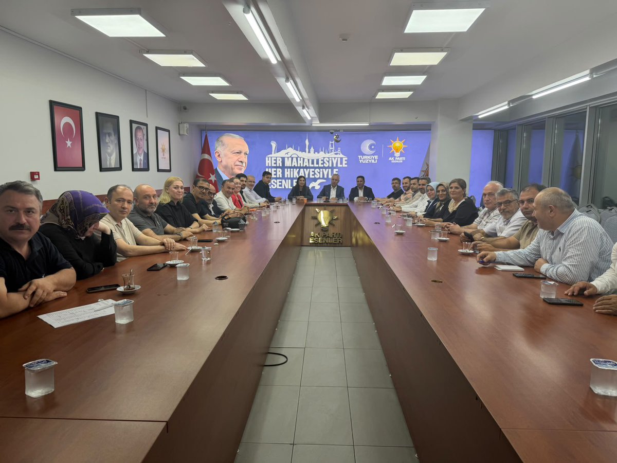 akparti_esenler's tweet photo. İlçe Başkanımız Emrullah Erkuş’un başkanlığında, İl Yönetim Kurulu Üyemiz Kübra Dursun’un katılımlarıyla haftalık Yönetim Kurulu Toplantımızı gerçekleştirdik.

Teşkilat çalışmalarımızı değerlendirerek önümüzdeki döneme ilişkin planlamalarımızı istişare ettik. Durmadan, yorulmadan çalışmaya devam ediyoruz.