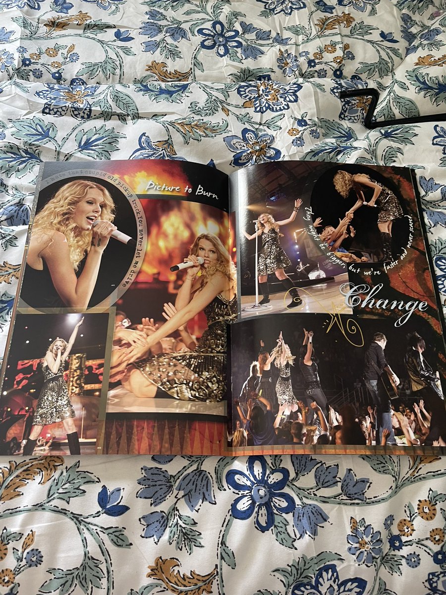 Meagan10894's tweet photo. Long Island Swifties, I am telling a Taylor Swift Fearless tour program. Local pick up only in Suffolk https://t.co/IRBiKKot1O