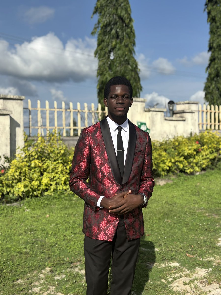 robinswago's tweet photo. Final Project Defence done and dusted!🫶🏾

ROBIN is officially done with uni 🥳 https://t.co/ebcdKA3aXt