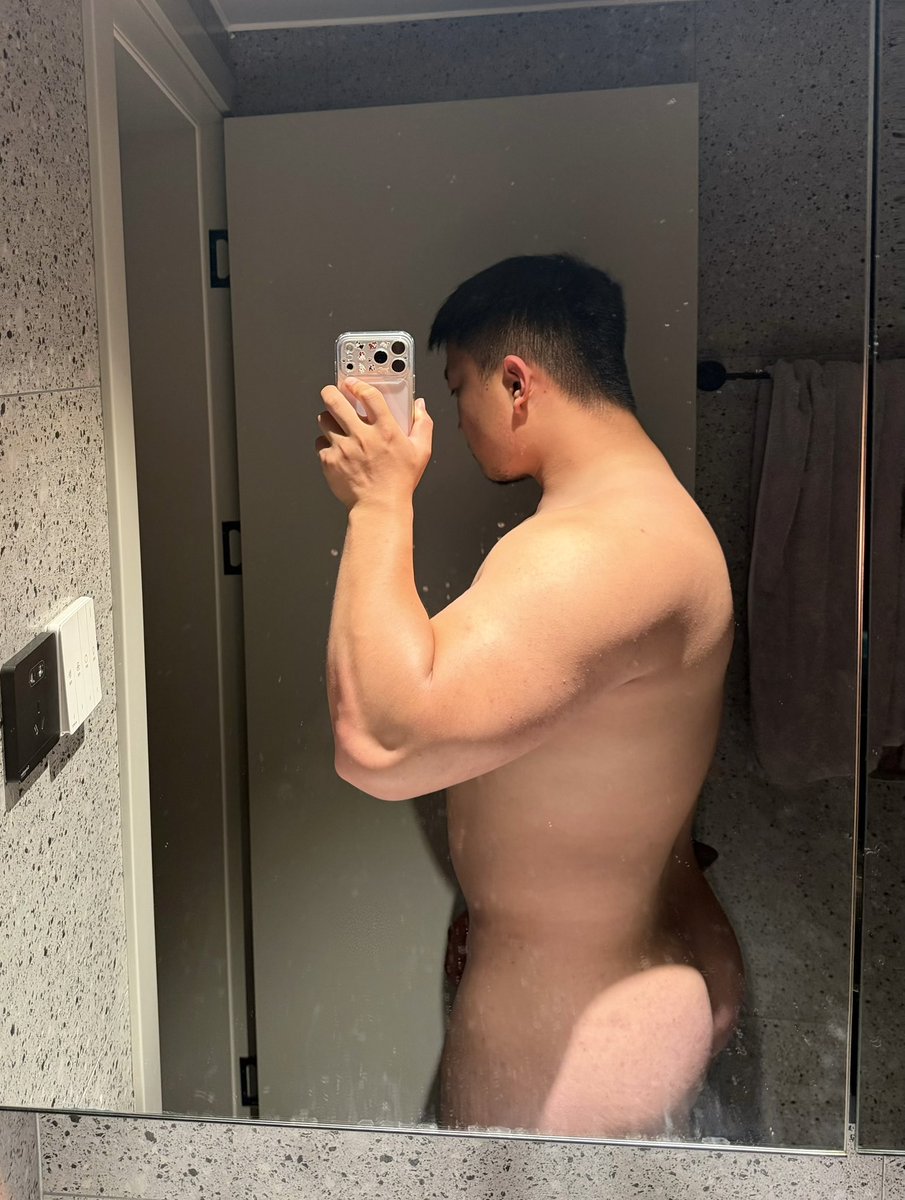 kkrunaway's tweet photo. 可以舔舔吗🍑 https://t.co/8R574eCJ04