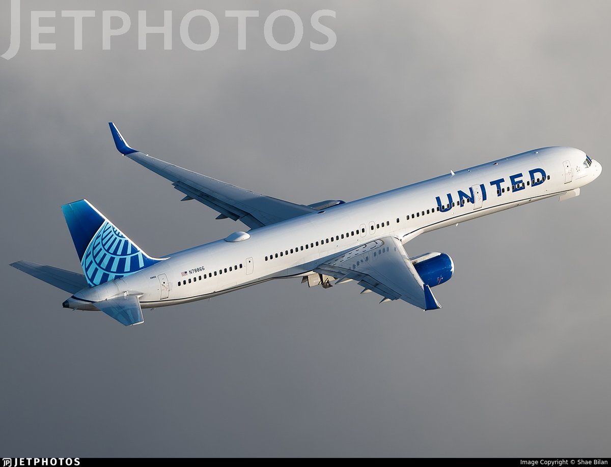 JetPhotos's tweet photo. A United 757 departing Honolulu. https://t.co/gwcd7wEcxS © Shae Bilan https://t.co/kfNwruAPpp