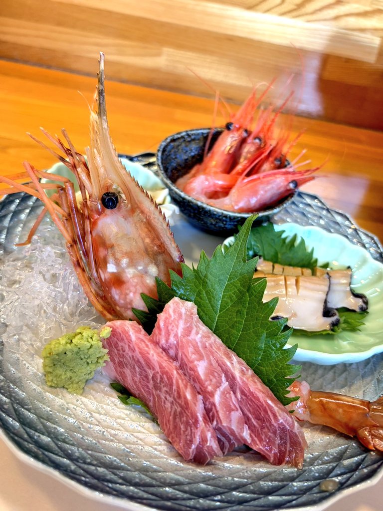 4728amber's tweet photo. 生誕の地、幌別で昼食
ふぐを食べ、かに飯まで！
こんなしっとりしたかに飯は初めてです
パサパサのしか食べたことない😂
まだまだ食べました
贅沢の極みです

従兄弟の店でした
皆さんご贔屓に😄

#旬の台所くる美 https://t.co/xPCPlxlnf1