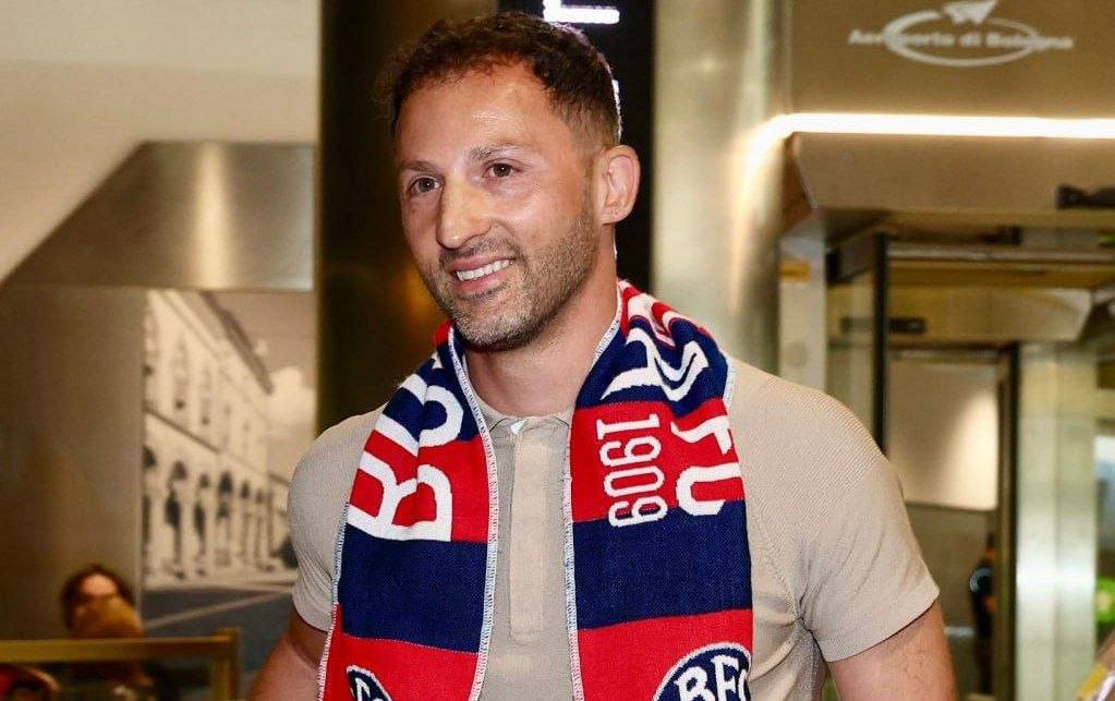 avvasports's tweet photo. Domenico Tedesco, Bologna'ya imza atmak için İtalya'da. https://t.co/nSuv9ZosC0