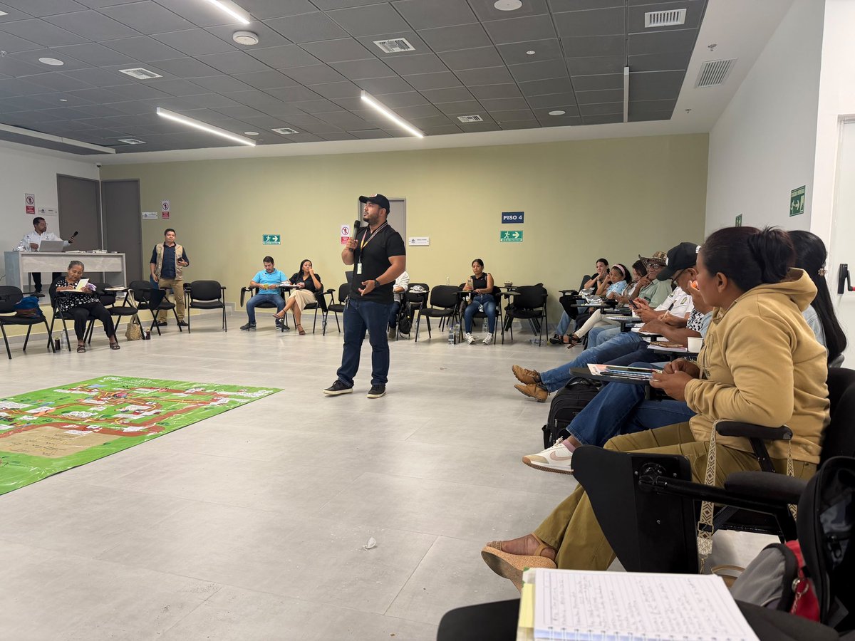 URestitucion's tweet photo. 🌱🤝 Desde Montería desarrollamos la Mesa Campesina 2026, un espacio de diálogo y construcción colectiva junto a líderes, lideresas, organizaciones campesinas y comunidades rurales de Córdoba y el Bajo Cauca.

Fortalecimos el reconocimiento de posibles Sujetos Colectivos Campesinos, socializamos la Ley 1448 de 2011 y la Ruta de Restitución de Tierras, y promovimos la defensa de los derechos territoriales y el fortalecimiento organizativo del campesinado. 🌾🇨🇴

#MesaCampesina #Campesinado #RestituciónDeTierras #URT #DirecciónTerritorialCórdoba