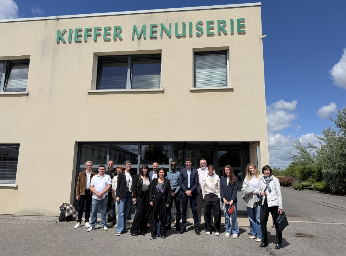 Constructys_'s tweet photo. 📌Le FSE+ soutient les entreprises de la #construction 

Constructys a accueilli une délégation de la DGEFP et de l'Union européenne chez Kieffer Menuiserie à Ormes pour voir sur le terrain l'impact réel du Fonds Social Européen sur la formation des salariés.

#FSE #BTP https://t.co/Dp6IIiD41g