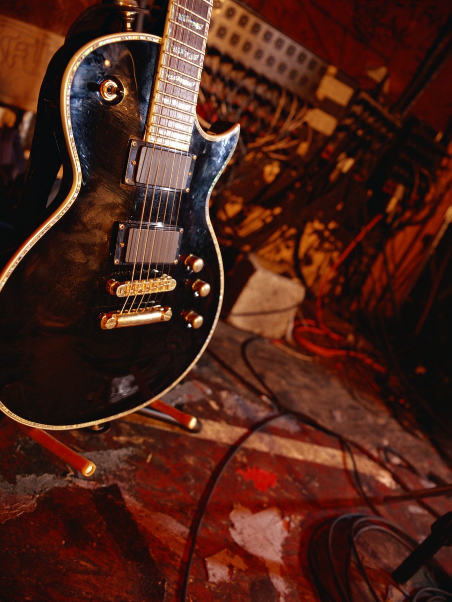 GuitarNthusiast's tweet photo. What's your simple dream guitar and amp setup?

If you could only have one guitar and one amp, no pedals or anything else in your setup, what guitar and what amplifier would you choose? Why?

https://t.co/voUPvD2Sq7

#GuitarEnthusiast #GuitarGear https://t.co/BMXWt7Qqpj