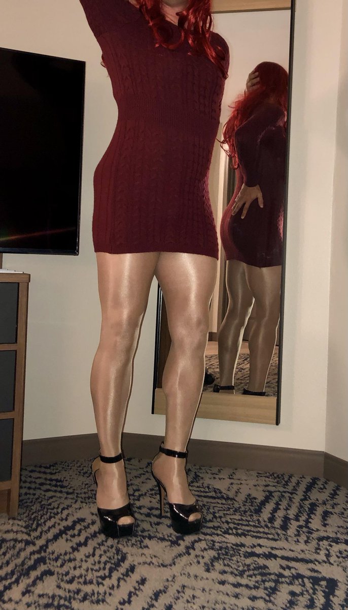 RebeccaCasterCd's tweet photo. Sent this to someone yesterday. They told me it wasn't me and blocked me. That's a compliment right? Anyway...luv this dress! https://t.co/yJGpqhaNzG