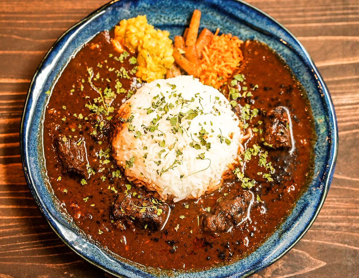 pumpkins1111's tweet photo. おはようございます。

本日のカレーは、　
⚪︎カシューナッツ鴨マサラ
⚪︎ほうれん草のサグレモン・ポークキーマ
になります。

本日も11:30〜15:00（L.O14:45）
18:00〜20:00（L.O19:30）
までお待ちしてます♫

#カレー屋ブンブンスパイス
#スパイスカレー
#pushは押すpullは引く https://t.co/dgmoI22Bcq