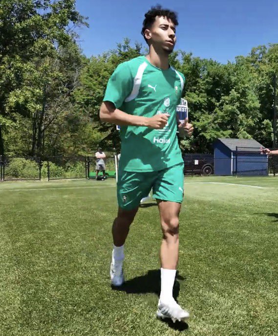 FRMFXtra's tweet photo. 🚨🇲🇦 Anass Salah-Eddine est lui aussi 𝗗𝗘 𝗥𝗘𝗧𝗢𝗨𝗥 à l’entraînement collectif !

✅ Chemsdine Talbi
✅ Anass Salah-Eddine

De bonnes nouvelles pour les Lions de l’Atlas. https://t.co/msI86T7aev