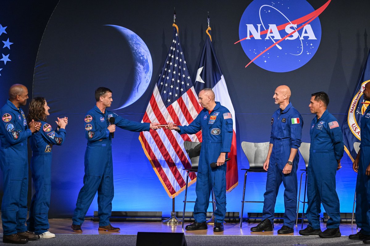 astro_reid's tweet photo. I was excited for today…excited to cheer on the Agency and my friends as we named the Artemis III crew. 

What I didn’t expect was the feeling of complete, unbridled happiness in my soul as @Astro_Jeremy (from afar), @Astro_Christina, @AstroVicGlover and I ceremonially handed our baton to the next crew. 

We did it, and we did it well. @AstroKomrade, @astro_luca, Frank Rubio, @Astro_AndreD — you have the controls!! You will do it, and I know you will do it well. Godspeed, Artemis III