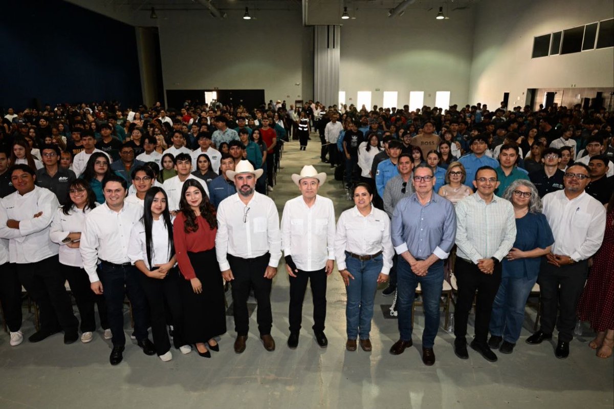 UTPPoficial's tweet photo. ¡Lo logramos!
Gracias a nuestro Gobernador Alfonso Durazo, recibimos con gran entusiasmo estas BECAS para nuestros jóvenes de la #UTPP.
Se han destinando 1,000 millones de pesos para el programa de BECAS en el estado; beneficiando a 586 jóvenes en #PuertoPeñasco https://t.co/9RoAQ1RYLq