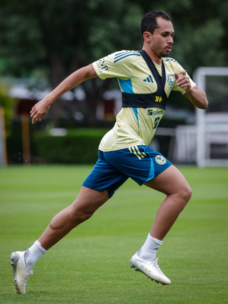 ClubAmerica's tweet photo. Nuevos comienzos, nuevas oportunidades 👊🔜 https://t.co/kWwX1q120O