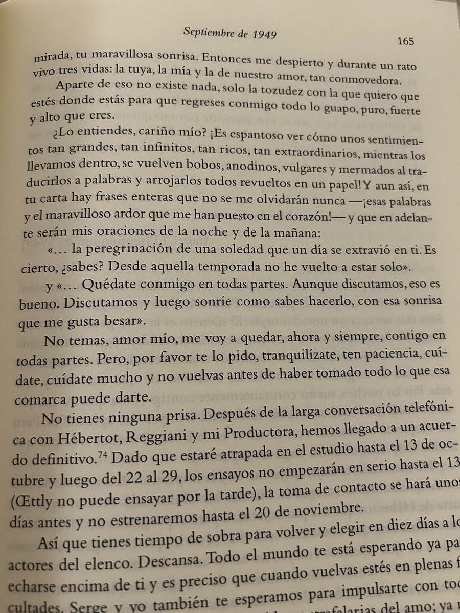 kmdaca's tweet photo. Sé que molesto con el tema. Peeero la muy cabrona tenía a un Nobel de literatura escribiéndole cartas de amor.  Fué Nobel hasta el 57 pero sabes a que me refiero.  
„La peregrinación de una soledad que un día se extravió en ti“
Me derrito. https://t.co/wLCRM4gzt2