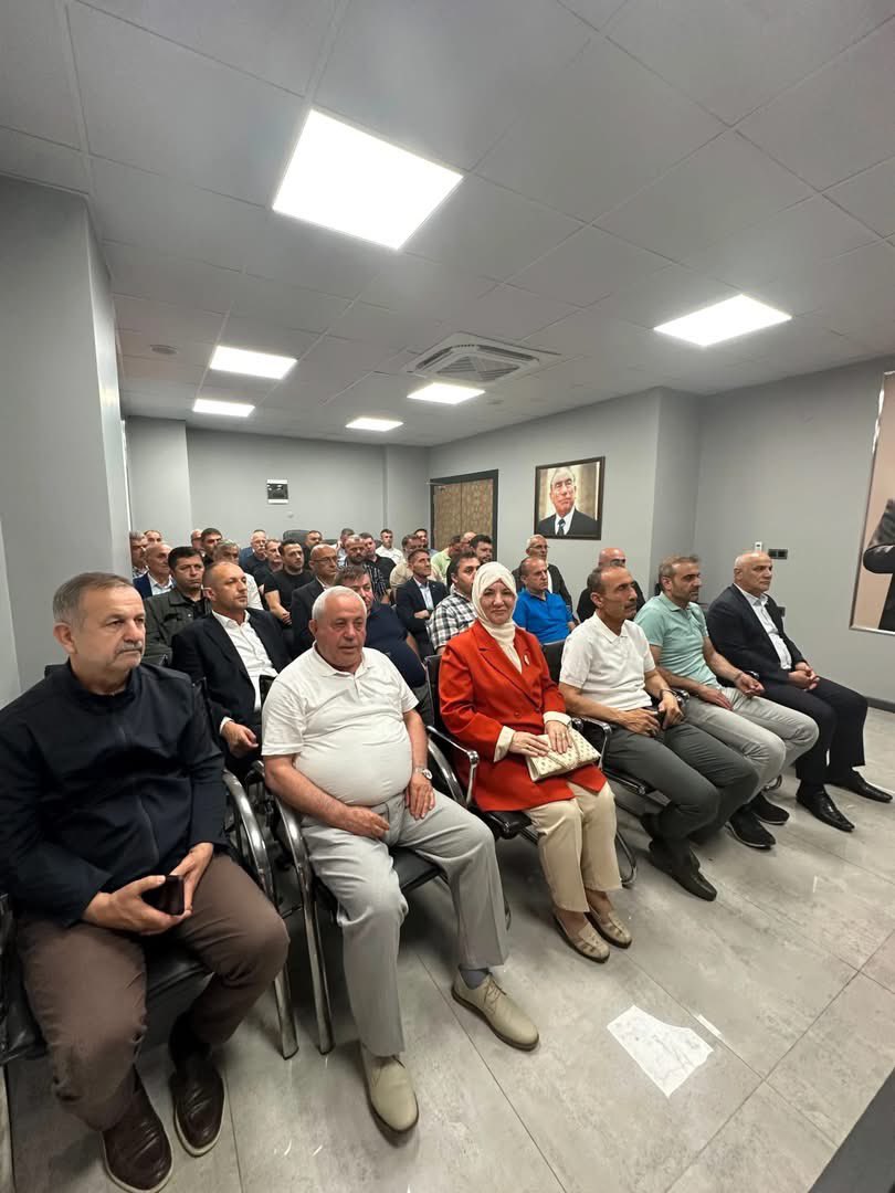 oguzalkas's tweet photo. MHP Sakarya İl Başkanlığı olarak haftalık olağan İl Yönetim Kurulu Toplantımızı gerçekleştirdik.

Toplantımızda, Genel Başkanımız Sayın Devlet Bahçeli tarafından onaylanan ilçe kongre takvimimizi detaylı şekilde değerlendirerek, kongre sürecine ilişkin hazırlıklarımızı ve yol haritamızı istişare ettik.

Milliyetçi Hareket Partisi’nin kurumsal disiplini, teşkilatçı anlayışı ve dava şuuru doğrultusunda; birlik ve beraberlik içerisinde, 16 ilçemizde gerçekleştireceğimiz kongrelerimize en güçlü şekilde hazırlanıyoruz.

Sakarya’mızın her köşesinde davamızı daha ileri taşımak, teşkilatlarımızı daha da güçlendirmek ve ülkülerimizi yarınlara taşımak için çalışmalarımıza kararlılıkla devam edeceğiz.

Rabbim birliğimizi, beraberliğimizi ve kardeşliğimizi daim eylesin.@MHPSakarya 

#MHP #Sakarya #MilliyetçiHareketPartisi #İlçeKongreleri #Teşkilat #OğuzAlkaş #LiderÜlkeDoktrin #SakaryaİçinCanlaBaşla