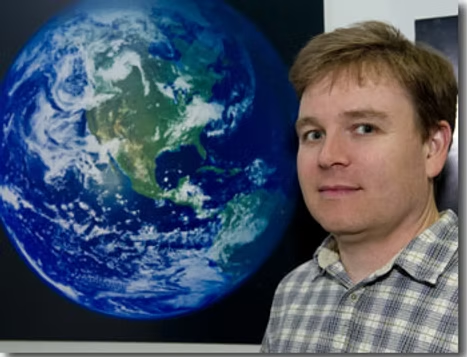 SovereignTrade's tweet photo. @ampontour @SawyerMerritt Name: Robert Simmon
Title: Lead Data Visualizer and Information Designer

What do you do and what is most interesting about your role here at Goddard? How do you help support Goddard’s mission?
"My role is to make imagery from Earth sciences data. I turn data into pictures." https://t.co/x2PJXJK4g6