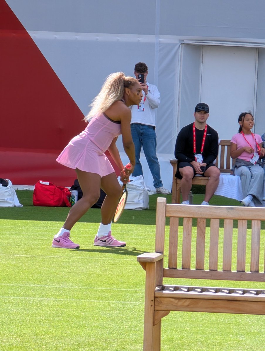 64f64y's tweet photo. #serena #hsbcchampionships https://t.co/dn9tcRhwdp