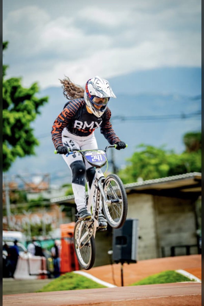 idermeta_'s tweet photo. 🏅🚴‍♀️ ¡El Meta sigue brillando en el BMX nacional!
Laura Jaimes logró el 🥈segundo lugar en la Séptima Válida Nacional en Medellín. Además, Jade Enys Rodríguez fue cuarta y nuestras deportistas dejaron en alto los colores del departamento
¡Seguimos pedaleando hacia nuevos triunfo! https://t.co/jcNtORniEj
