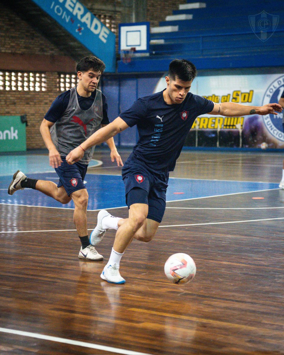CerroFutsalFIFA's tweet photo. ¡Entrenamiento de cara al partido del jueves! 🌪️⚽️ https://t.co/UQ2MeFtthY