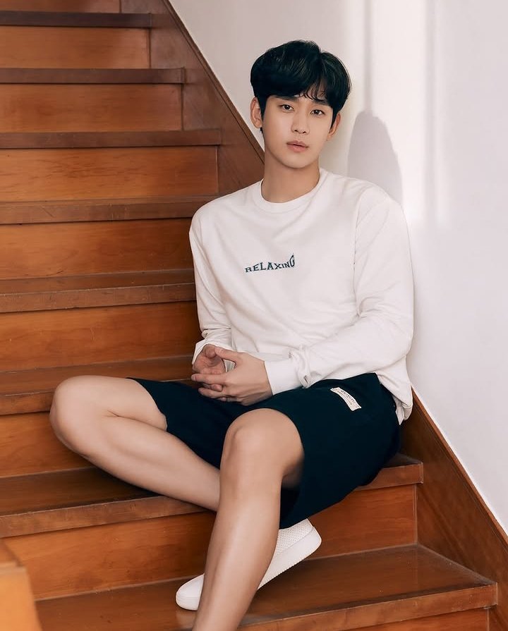 KSHBASE_'s tweet photo. Kim Soo-hyun will reportedly attend a commercial shoot for Philippine fashion brand Bench on July 14.
According to a representative from Gold Medalist, this will be one of his first official schedules following a period of hiatus.
https://t.co/obiy3y7jN9 

#KimSooHyun https://t.co/8FWEybYC1e