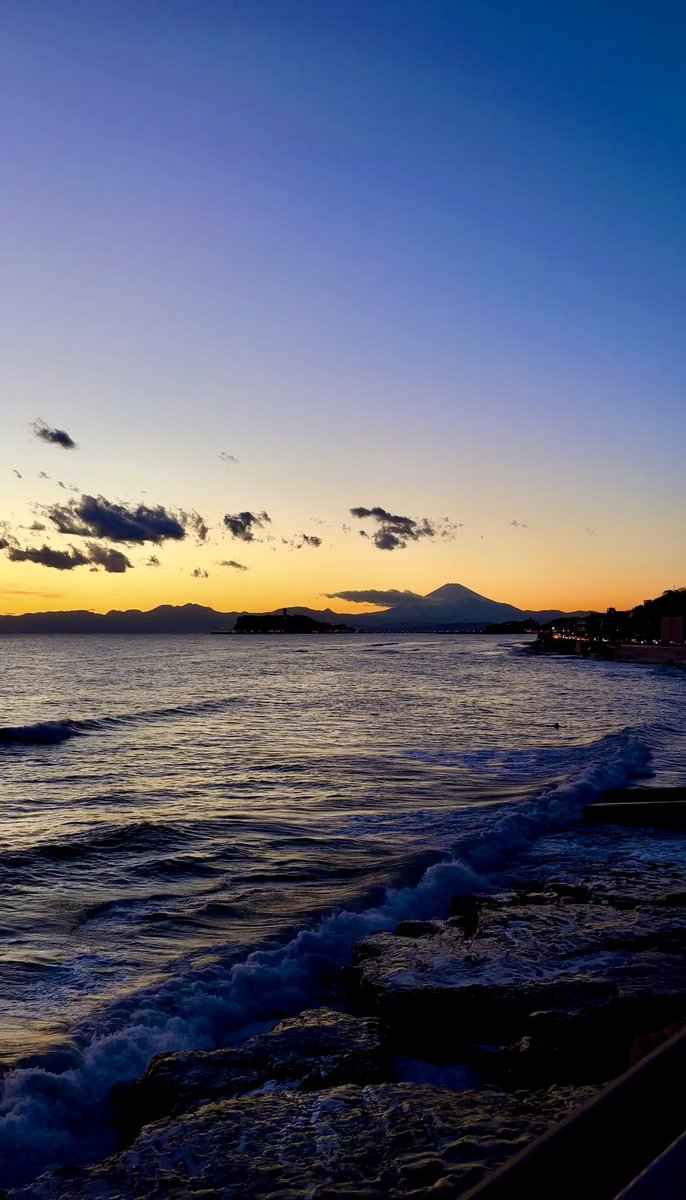 dash_12_'s tweet photo. AIで絶景も作れてしまうこんな時代だからこそ、一瞬しか出会えないリアルな絶景に感動する。
https://t.co/OIJLHL56Ci

#湘南 #稲村ヶ崎 #マジックアワー https://t.co/gxZS0FD89i