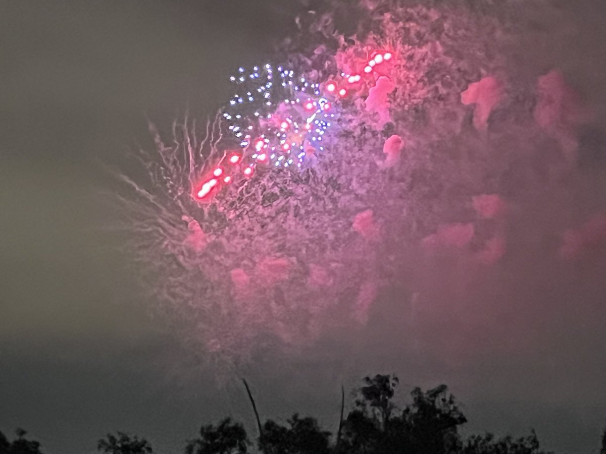 AndyHull79's tweet photo. “Feux d'artifice de Saturne” https://t.co/1NPT7fepg9