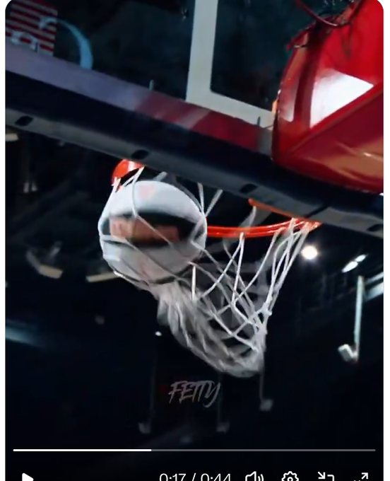bakerlarry84's tweet photo. @TheHoopCentral ๐ค๐๐ค#ThreesGoDown #FeverUp #DemonBack https://t.co/JF16u4jxAZ