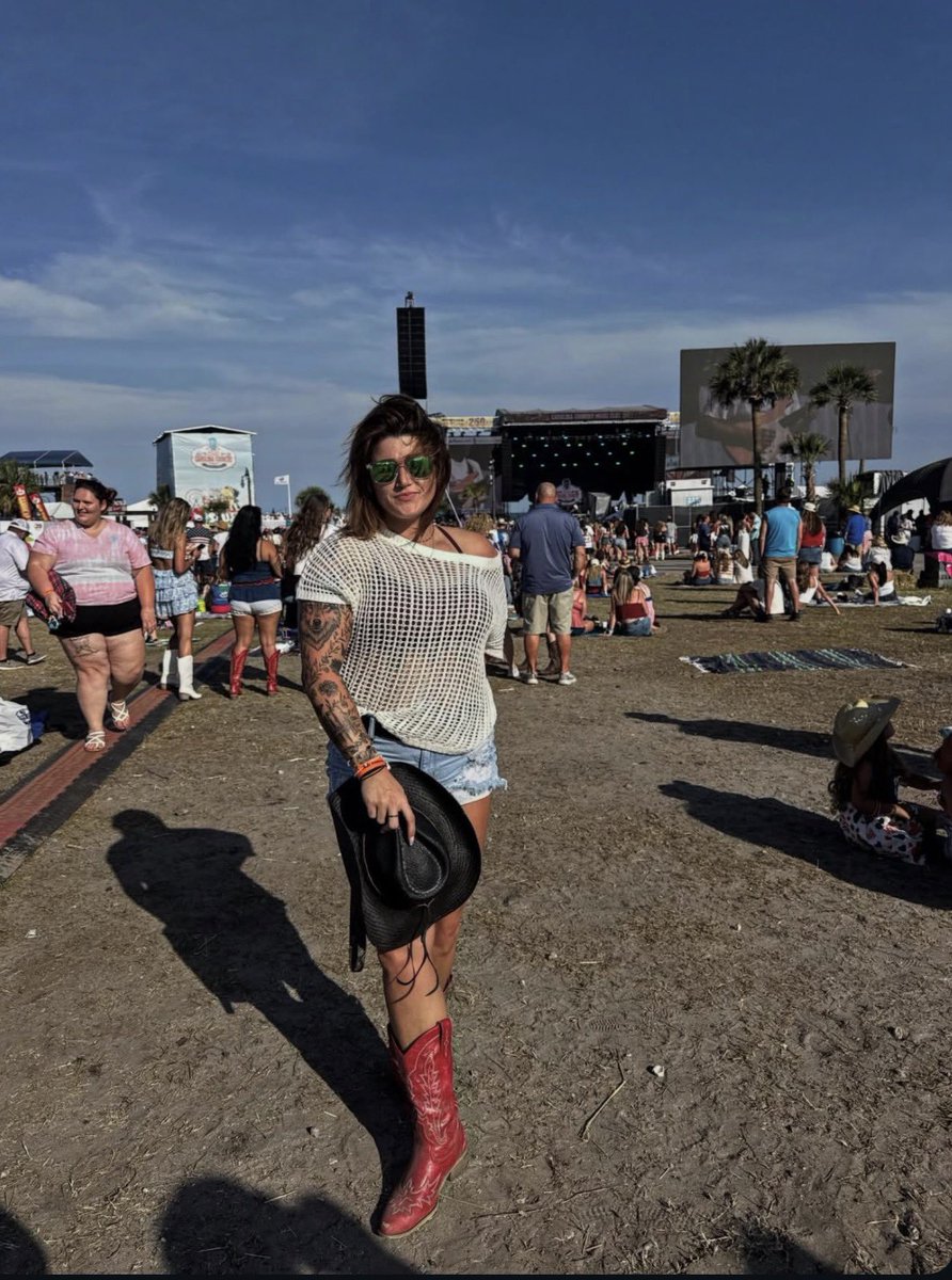 KayleyWhitfield's tweet photo. My days are very much running together after Carolina country music fest but it was one hell of a time. Many more videos/pictures to come🫶🏽 https://t.co/WJWZRbIYjm