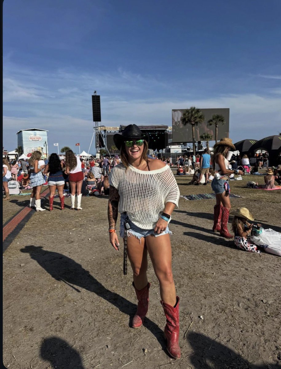 KayleyWhitfield's tweet photo. My days are very much running together after Carolina country music fest but it was one hell of a time. Many more videos/pictures to come🫶🏽 https://t.co/WJWZRbIYjm