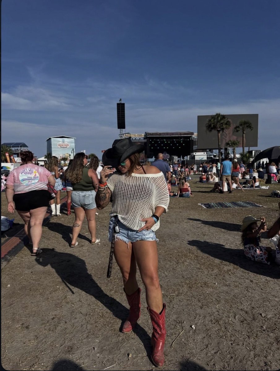 KayleyWhitfield's tweet photo. My days are very much running together after Carolina country music fest but it was one hell of a time. Many more videos/pictures to come🫶🏽 https://t.co/WJWZRbIYjm